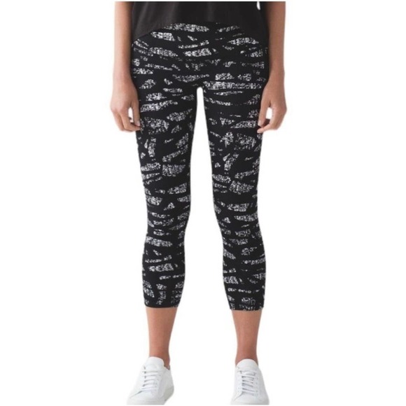 Lululemon Wunder Under Crop Legging Tight (Hi-Rise) Graf Black White Size 6 - Picture 1 of 8
